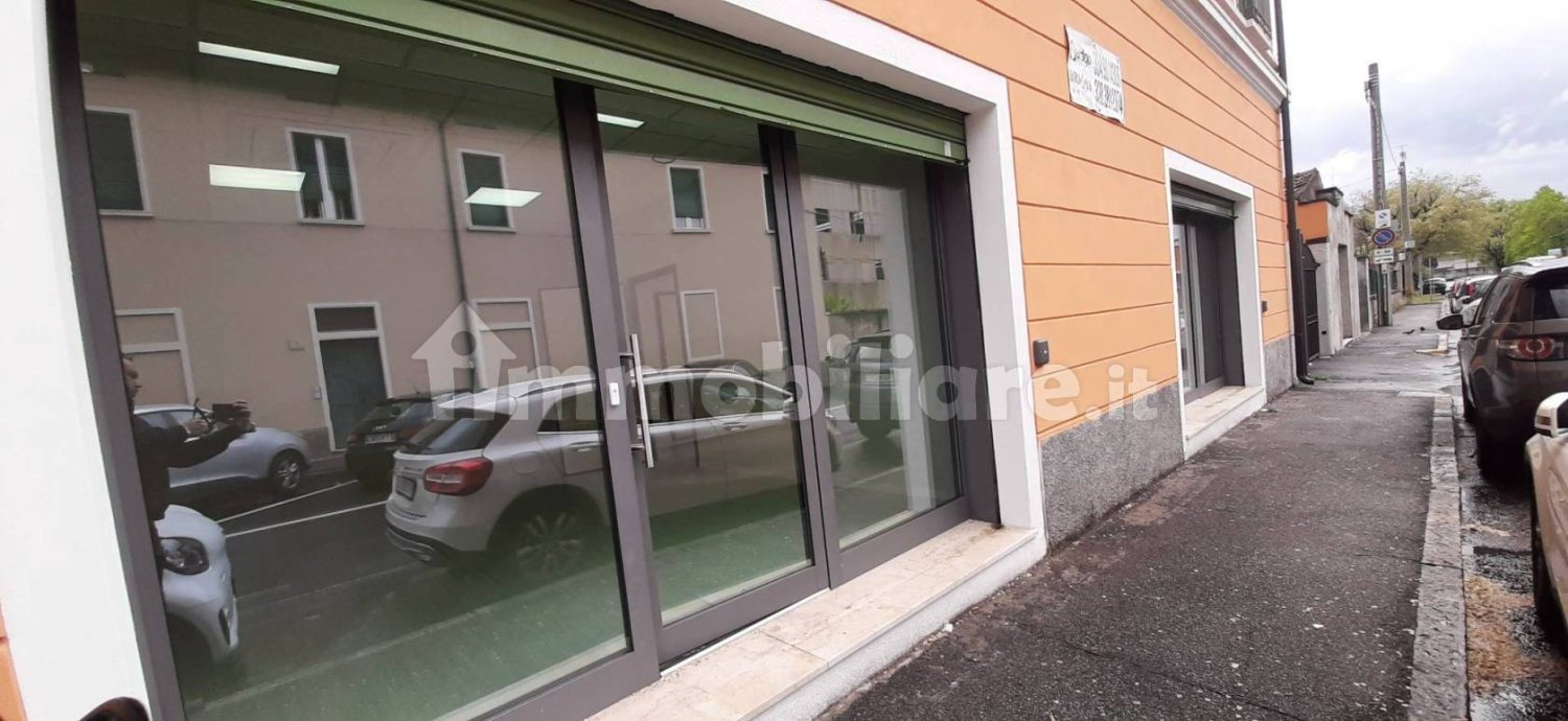 Imóvel comercial de 2 divisões em Brescia, Italy N.º 6641