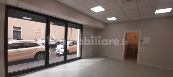 Imóvel comercial de 2 divisões em Brescia, Italy N.º 6641 2