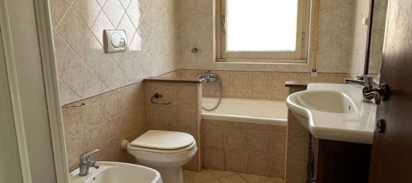 3-salle Appartement à Pomezia, Italy No. 299357 10