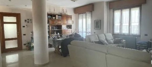 3-salle Appartement à Vigevano, Italy No. 213142 38