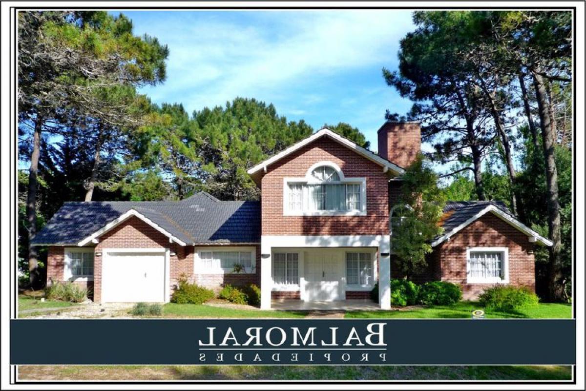 4 bedrooms House in Mar del Plata, Argentina No. 88741