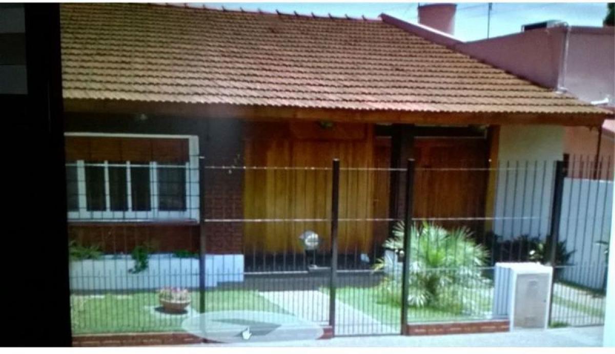 2 bedrooms House in Quilmes, Argentina No. 19474