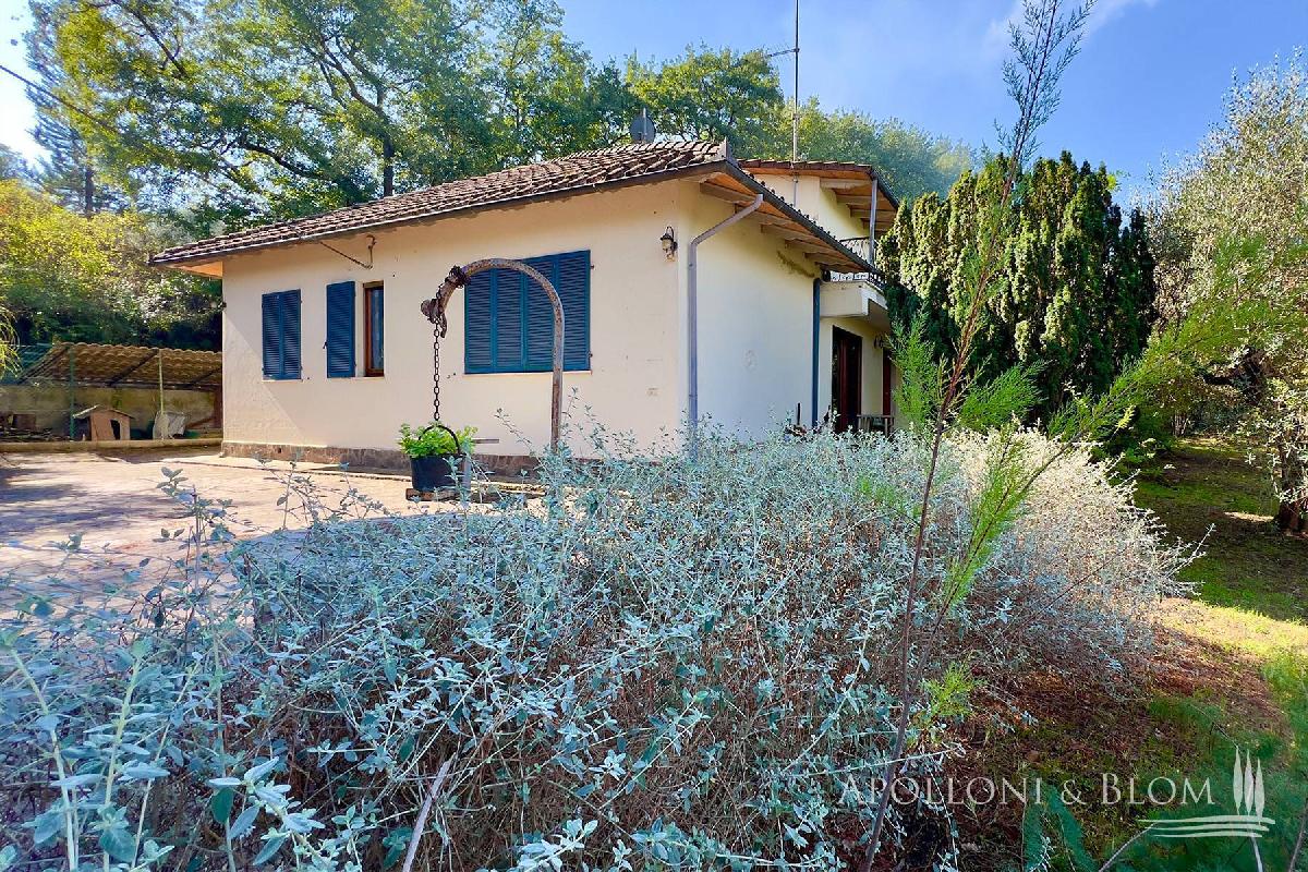4 bedrooms Villa in Chiusi, Italy No. 53479
