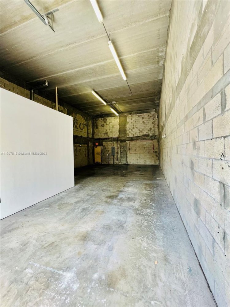 Land for rent in Miami, Miami-Dade, Florida, USA № 613602