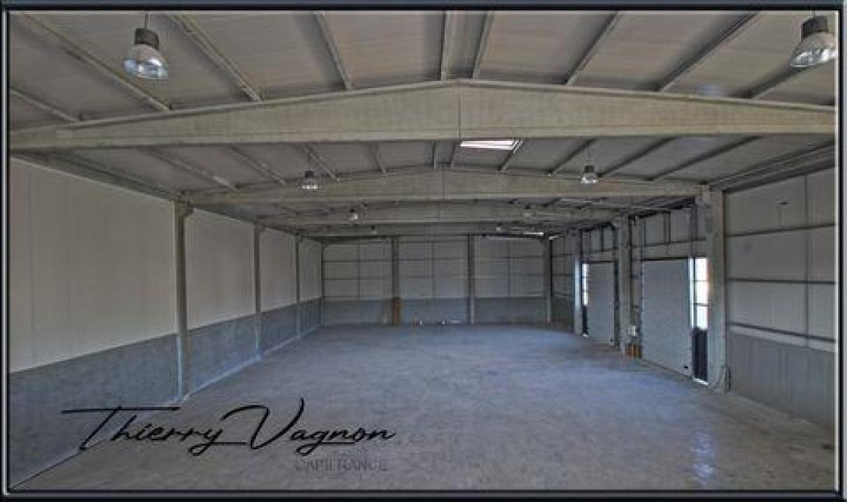 1800m² Office in Mondragon, France No. 18671