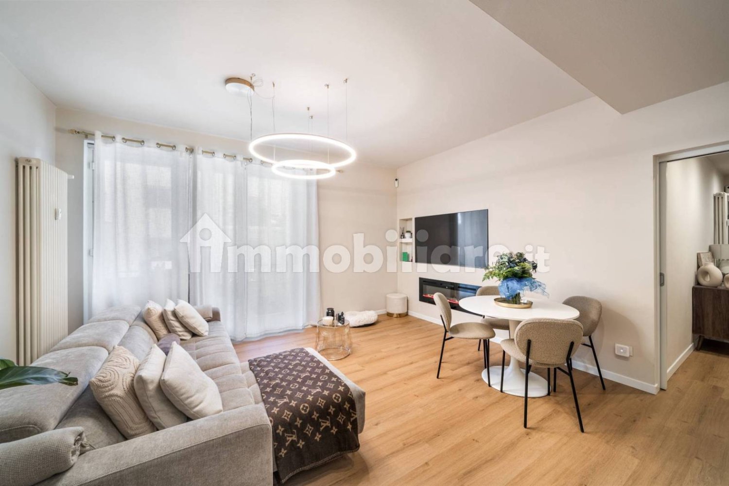 Apartamento de 2 dormitorios en Desenzano del Garda, Italy No. 271390