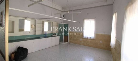 40m² Office in Tarxien, Malta No. 12670 2