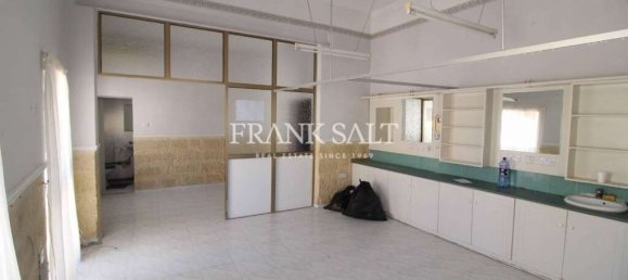 40m² Office in Tarxien, Malta No. 12670 3