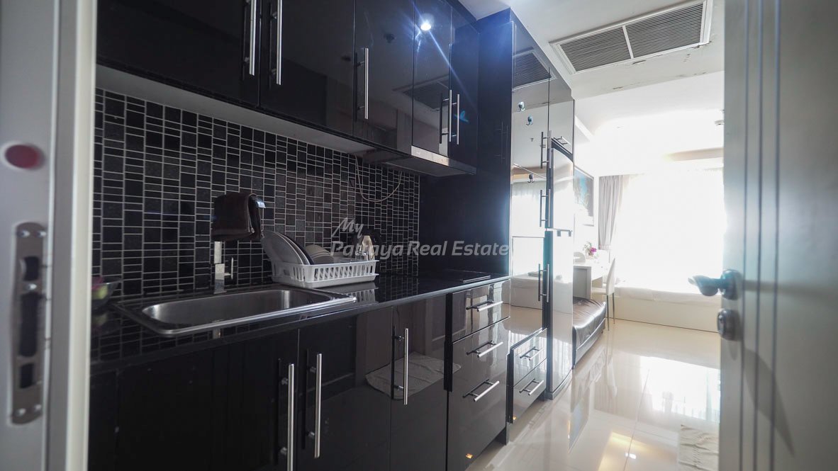 Studio in the Condo in Pattaya, Thailand No. 7963