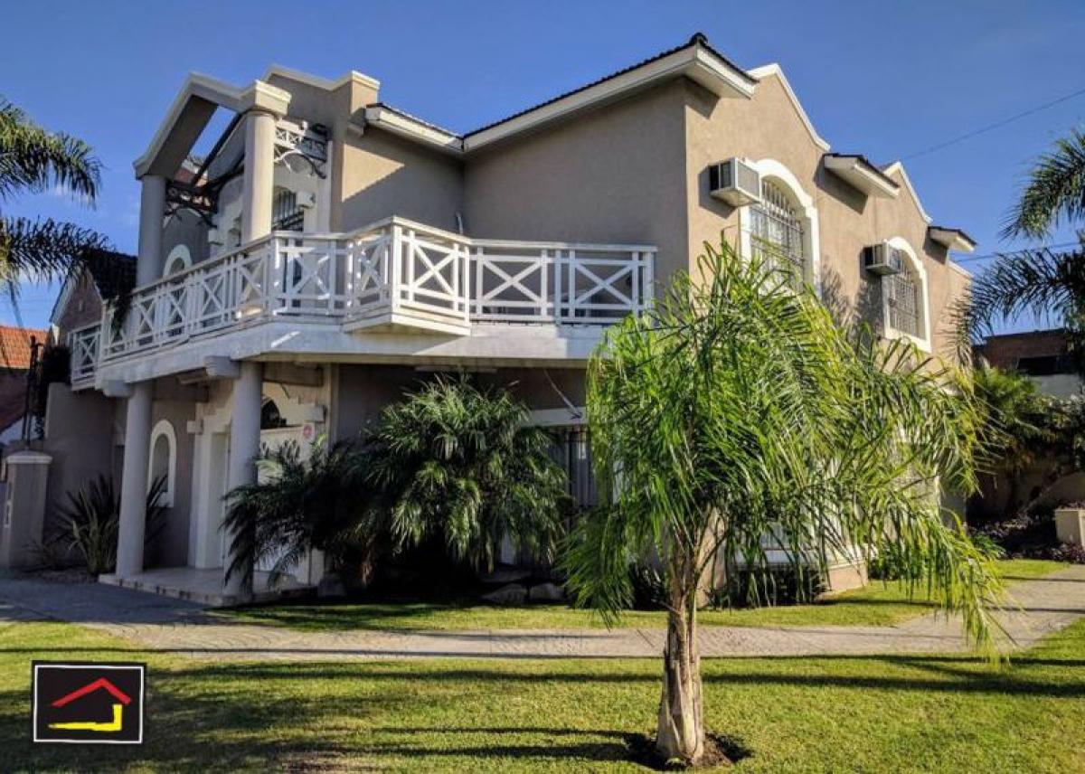 3 bedrooms House in Moron, Argentina No. 13608