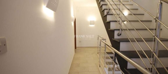 4 bedrooms Villa in San Gwann, Malta No. 3684 12