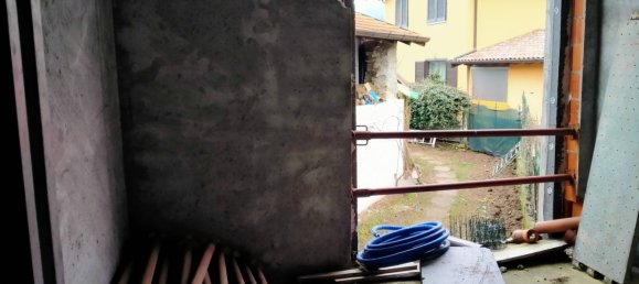 4 bedrooms House in Besozzo, Italy No. 90760 11