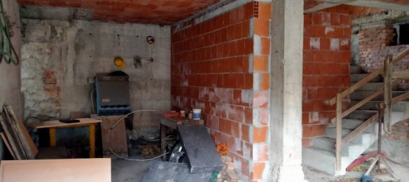 4 bedrooms House in Besozzo, Italy No. 90760 3