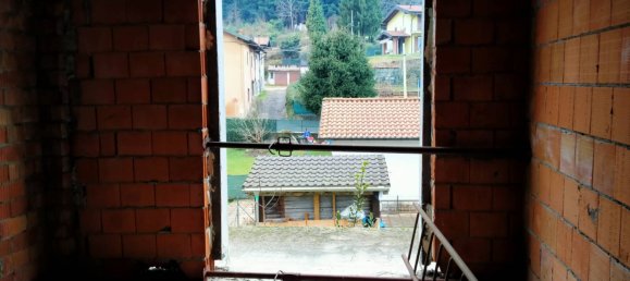 4 bedrooms House in Besozzo, Italy No. 90760 7