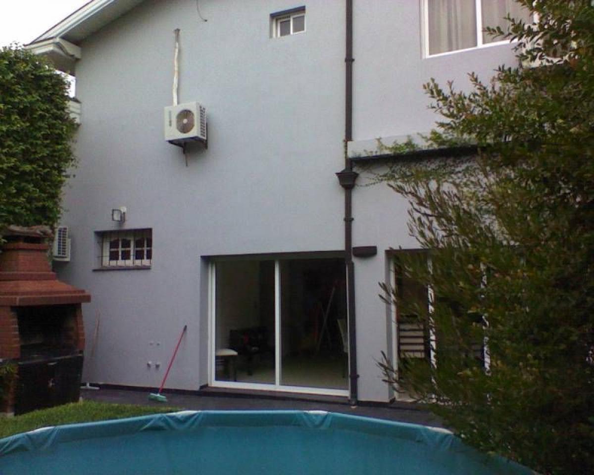 4 bedrooms House in Lanus, Argentina No. 6354