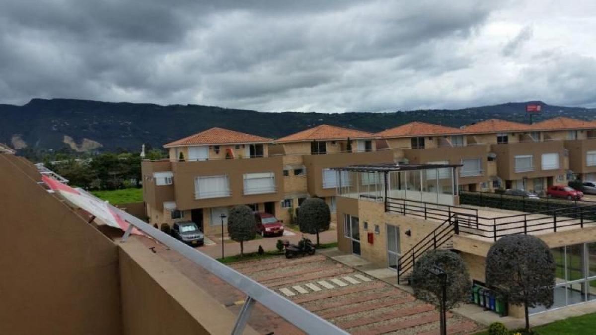 3 bedrooms House in Cundinamarca, Colombia No. 4673