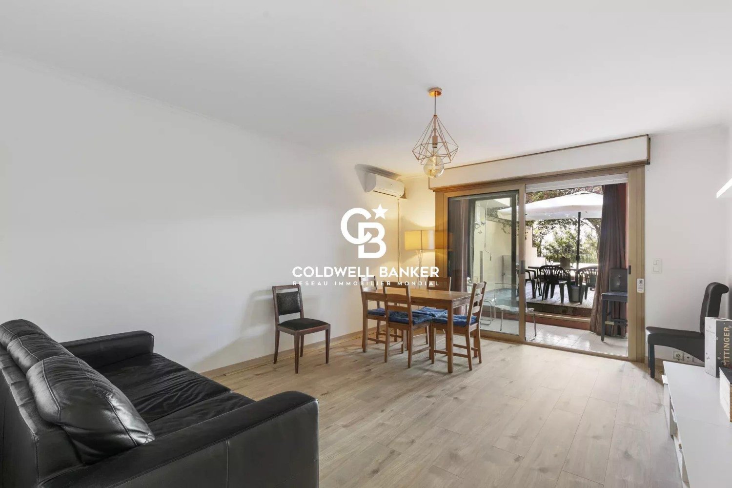 Apartamento de 2 habitaciónes en Eze, France No. 299833