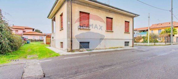 3 rooms House in Gorla Maggiore, Italy No. 11532 26