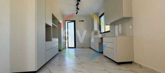 5 bedrooms Villa in Agios Tychonas, Cyprus No. 21163 3
