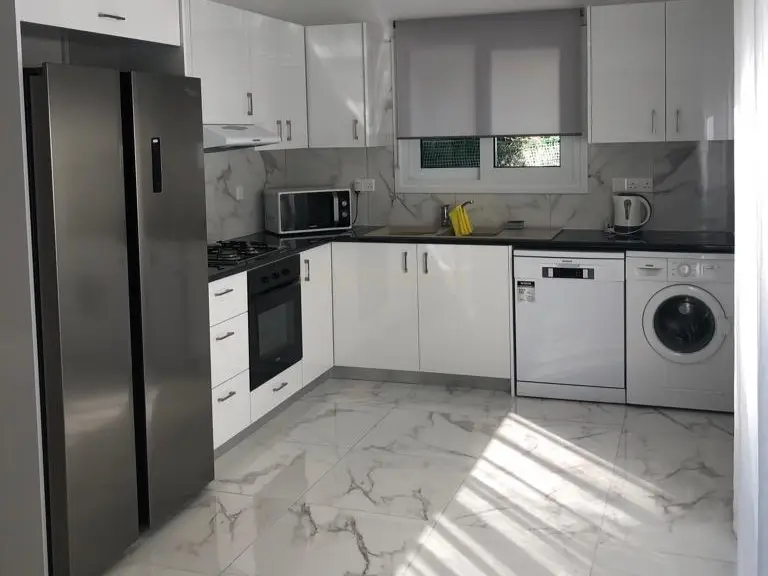 Villa de 4 dormitorios en Agios Tychonas, Cyprus No. 3937