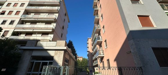 2 bedrooms Apartment in Monza, Italy No. 378445 4
