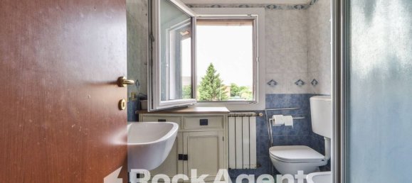 1 bedroom Apartment in Bologna, Italy No. 323382 8