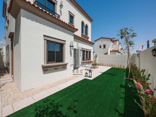 215.8m² Villa in Khalifa City, UAE No. 41880