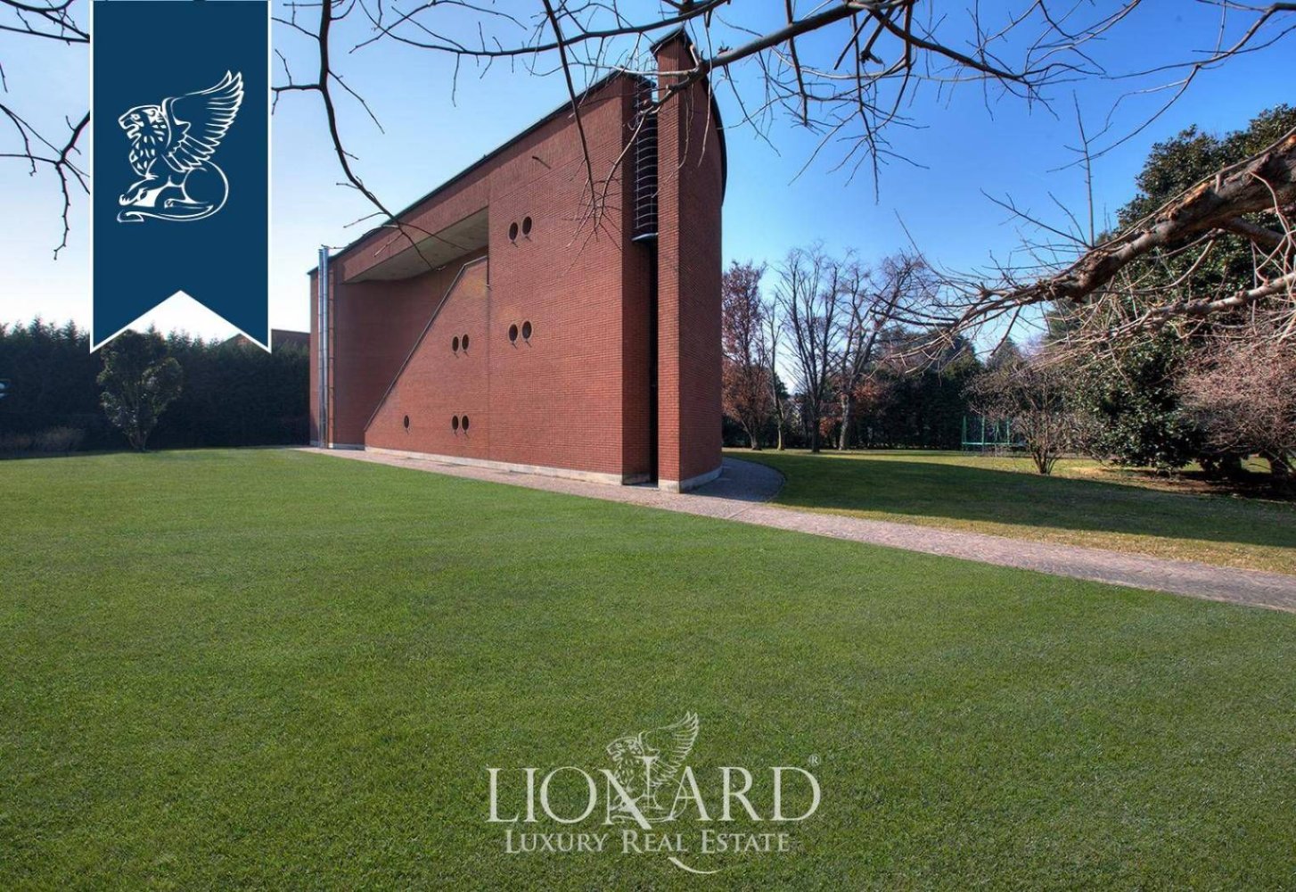 Villa de 3 dormitorios en Bernareggio, Italy No. 373979