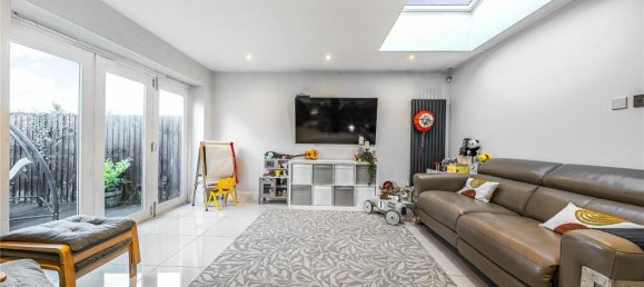 4 Schlafzimmer Bungalow in Harrow, United Kingdom, Nr. 12181 2