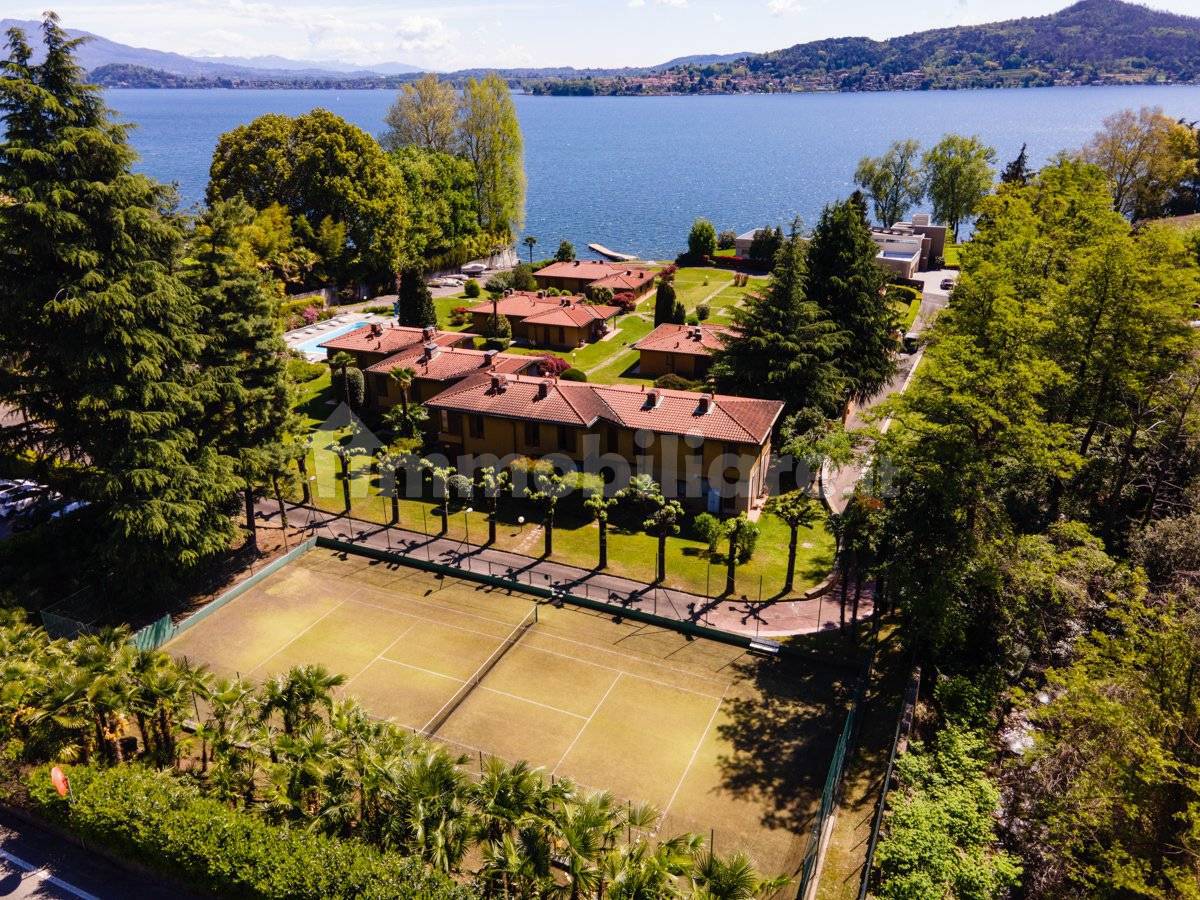 6 bedrooms Villa in Lesa, Italy No. 132752