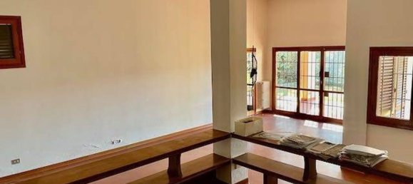 4 bedrooms Villa in Impruneta, Italy No. 197205 10