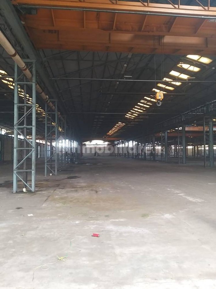 Lagerhaus in Modena, Italy 13600m², Nr. 398422