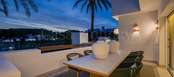 Apartamento de 3 dormitorios en Marbella, Spain No. 180902 2
