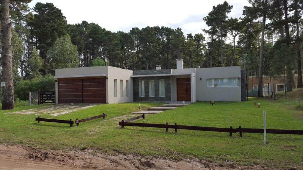 4 bedrooms House in Mar del Plata, Argentina No. 71325