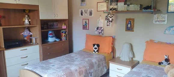 4 bedrooms Apartment in Desio, Italy No. 282980 3