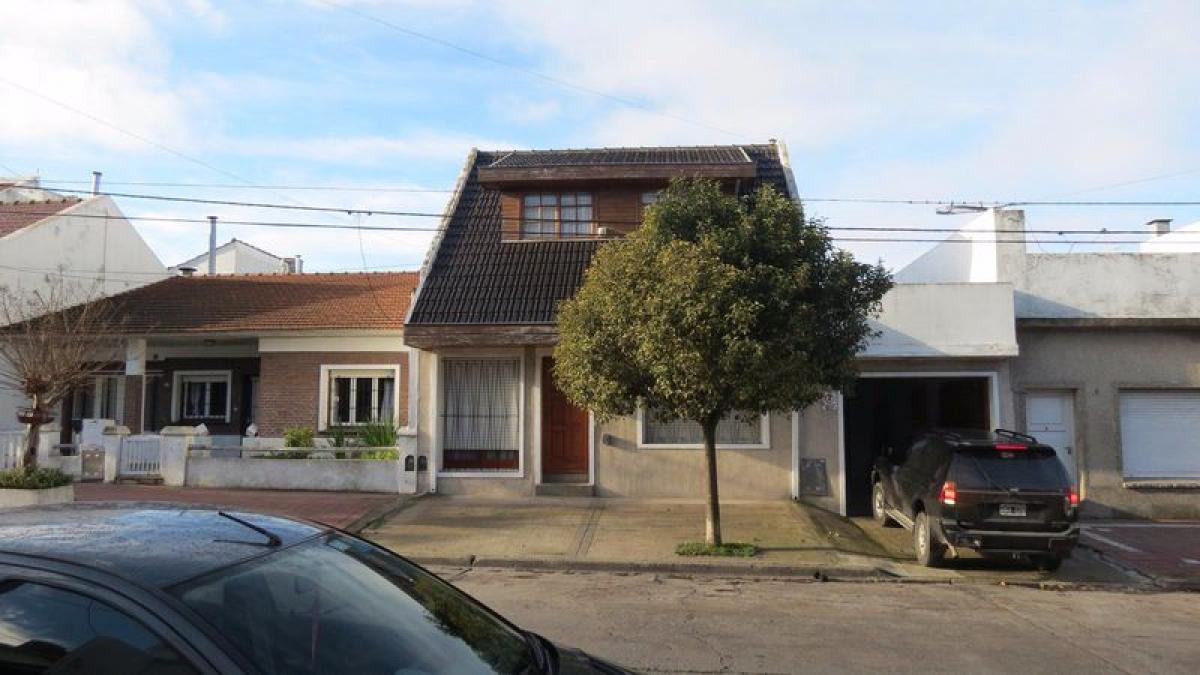 Дом с 4 спальнями в Мар-дель-Плата, Аргентина № 98799