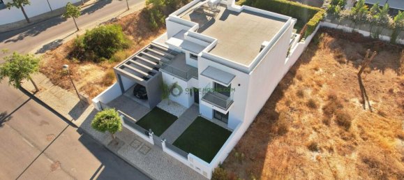 3 Schlafzimmer Villa in Quarteira, Portugal, Nr. 110352 6