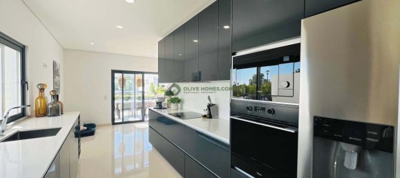 3 Schlafzimmer Villa in Quarteira, Portugal, Nr. 110352 12