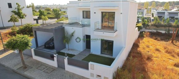 3 Schlafzimmer Villa in Quarteira, Portugal, Nr. 110352 3