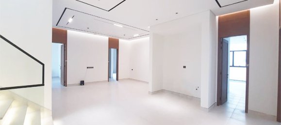 7 bedrooms Villa in Abu Dhabi, UAE No. 37995 5