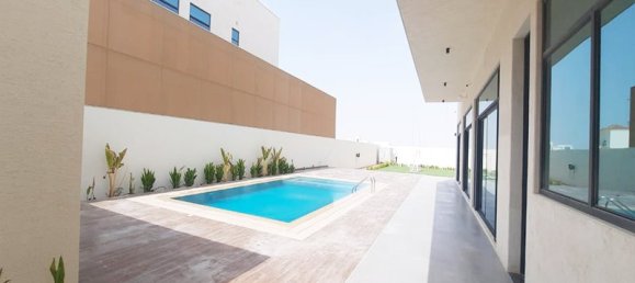 7 bedrooms Villa in Abu Dhabi, UAE No. 37995 2