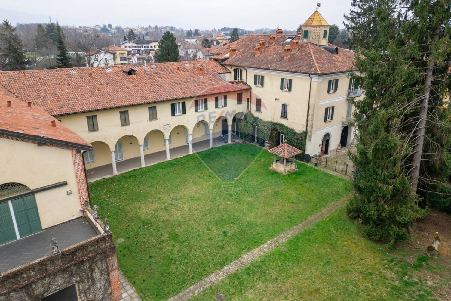 3 bedrooms Apartment in Binago, Italy No. 54167