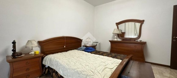 4 rooms Apartment in Palazzolo sull'Oglio, Italy No. 7401 2