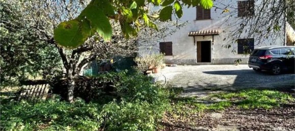 Дом с 6 комнатами в Фолиньо, Италия № 134029 2