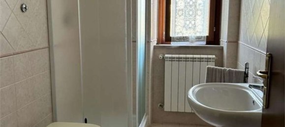 Дом с 6 комнатами в Фолиньо, Италия № 134029 15