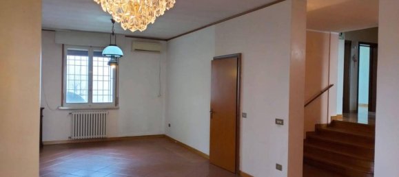 9-salle Villa à Reggiolo, Italy No. 83080 15