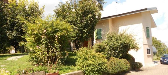 9-salle Villa à Reggiolo, Italy No. 83080 3