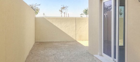 4 bedrooms Villa in Dubai Land, UAE No. 1943 3