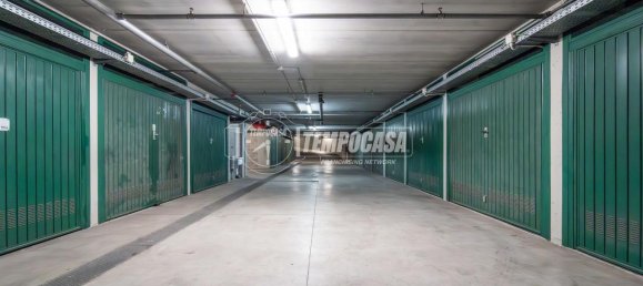 1 room Garage in Milan, Italy No. 242327 2