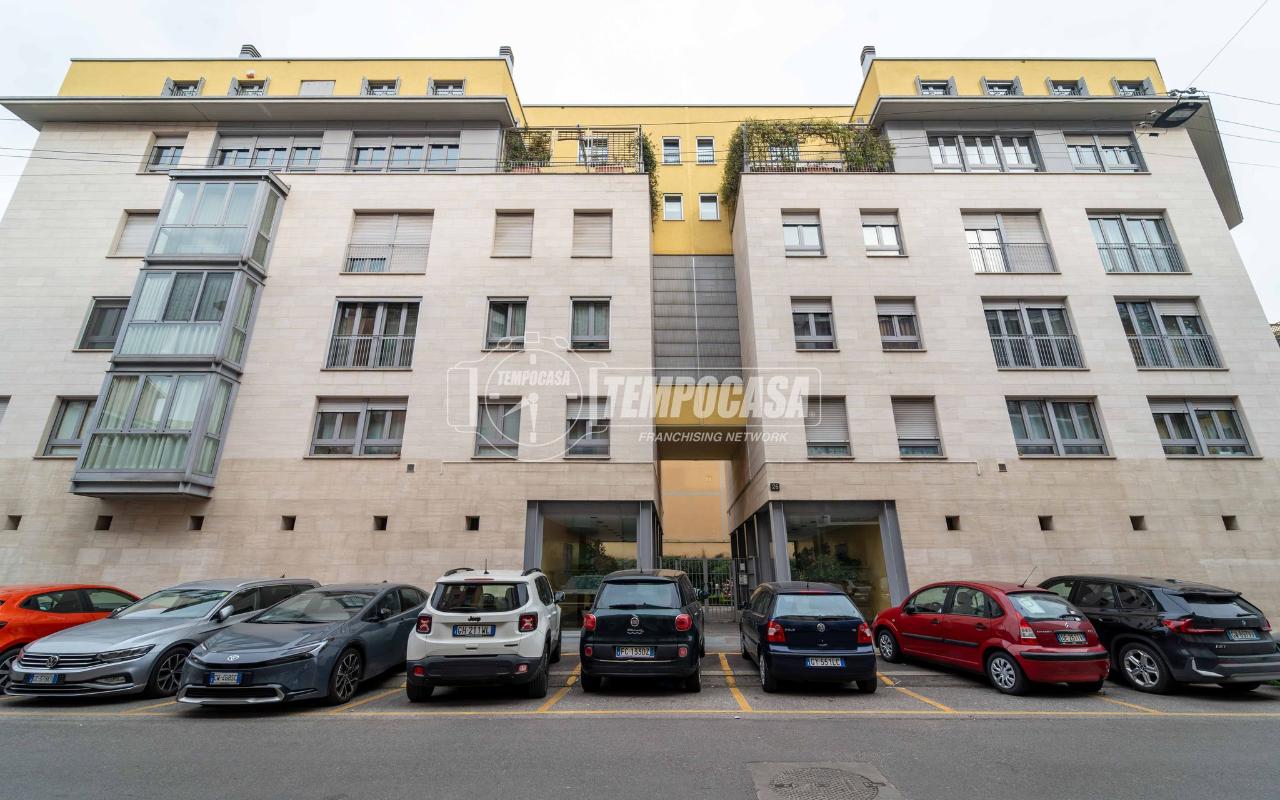 1 room Garage in Milan, Italy No. 242327